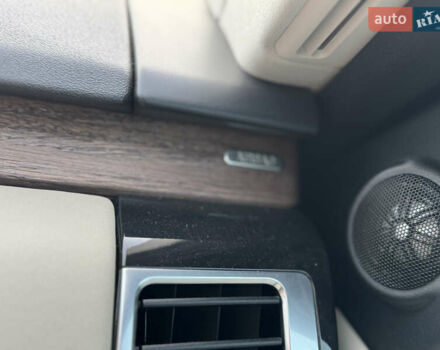 Білий Ленд Ровер Діскавері, об'ємом двигуна 3 л та пробігом 94 тис. км за 39000 $, фото 45 на Automoto.ua