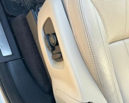 Білий Ленд Ровер Діскавері, об'ємом двигуна 3 л та пробігом 152 тис. км за 28300 $, фото 20 на Automoto.ua