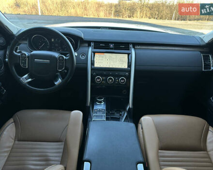 Білий Ленд Ровер Діскавері, об'ємом двигуна 3 л та пробігом 235 тис. км за 23950 $, фото 37 на Automoto.ua