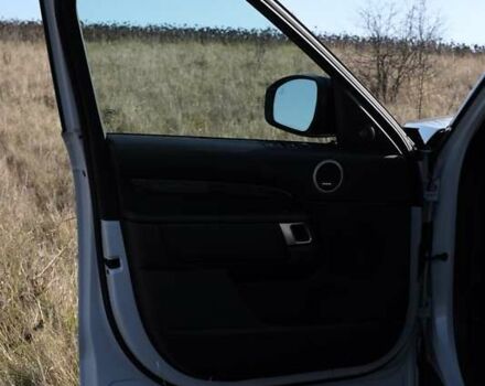 Білий Ленд Ровер Діскавері, об'ємом двигуна 3 л та пробігом 156 тис. км за 33000 $, фото 12 на Automoto.ua