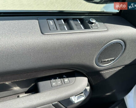 Білий Ленд Ровер Діскавері, об'ємом двигуна 3 л та пробігом 73 тис. км за 35600 $, фото 15 на Automoto.ua