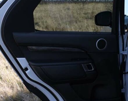 Білий Ленд Ровер Діскавері, об'ємом двигуна 3 л та пробігом 156 тис. км за 33000 $, фото 22 на Automoto.ua