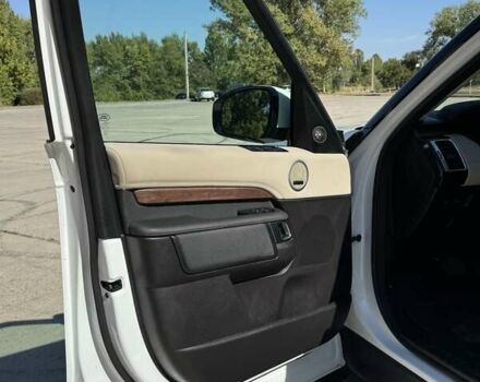 Белый Ленд Ровер Дискавери, объемом двигателя 3 л и пробегом 105 тыс. км за 29300 $, фото 4 на Automoto.ua