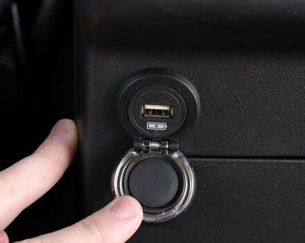 Білий Ленд Ровер Діскавері, об'ємом двигуна 3 л та пробігом 156 тис. км за 33000 $, фото 26 на Automoto.ua