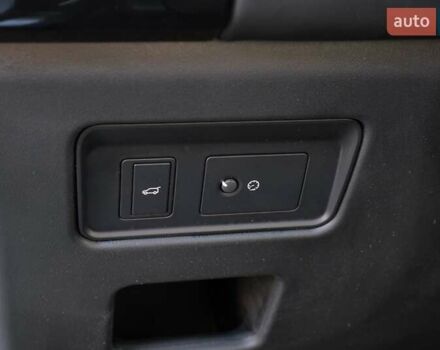 Білий Ленд Ровер Діскавері, об'ємом двигуна 3 л та пробігом 156 тис. км за 33000 $, фото 16 на Automoto.ua