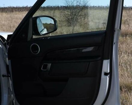 Білий Ленд Ровер Діскавері, об'ємом двигуна 3 л та пробігом 156 тис. км за 33000 $, фото 5 на Automoto.ua