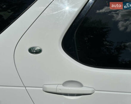 Білий Ленд Ровер Діскавері, об'ємом двигуна 3 л та пробігом 73 тис. км за 35600 $, фото 11 на Automoto.ua