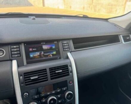 Білий Ленд Ровер Діскавері, об'ємом двигуна 2 л та пробігом 76 тис. км за 9900 $, фото 10 на Automoto.ua