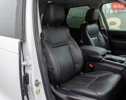 Белый Ленд Ровер Дискавери, объемом двигателя 2 л и пробегом 115 тыс. км за 35555 $, фото 33 на Automoto.ua