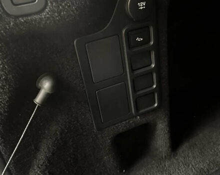 Белый Ленд Ровер Дискавери, объемом двигателя 3 л и пробегом 38 тыс. км за 31500 $, фото 4 на Automoto.ua