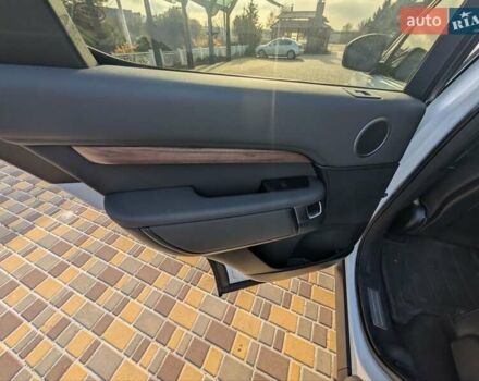 Білий Ленд Ровер Діскавері, об'ємом двигуна 2.99 л та пробігом 99 тис. км за 42500 $, фото 50 на Automoto.ua