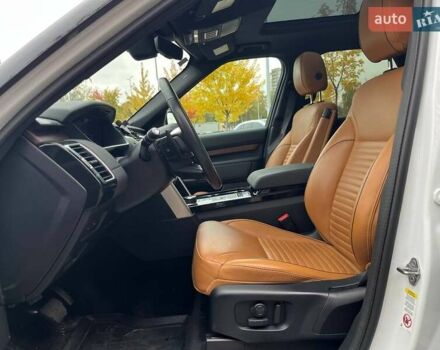 Білий Ленд Ровер Діскавері, об'ємом двигуна 3 л та пробігом 68 тис. км за 45990 $, фото 7 на Automoto.ua