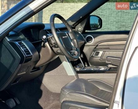 Білий Ленд Ровер Діскавері, об'ємом двигуна 3 л та пробігом 99 тис. км за 44500 $, фото 32 на Automoto.ua