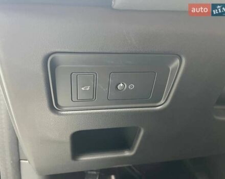 Білий Ленд Ровер Діскавері, об'ємом двигуна 3 л та пробігом 68 тис. км за 45990 $, фото 17 на Automoto.ua