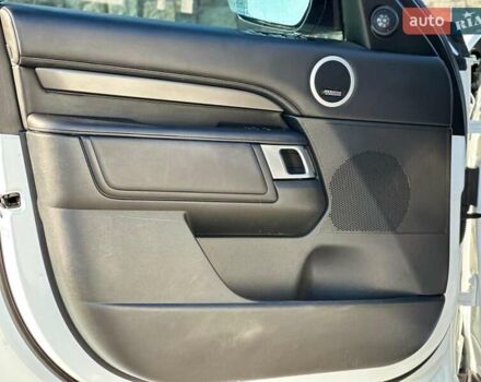 Білий Ленд Ровер Діскавері, об'ємом двигуна 3 л та пробігом 99 тис. км за 44500 $, фото 41 на Automoto.ua