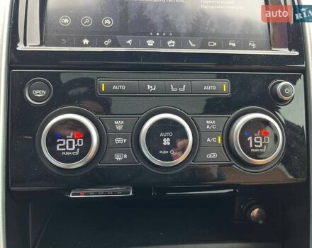 Білий Ленд Ровер Діскавері, об'ємом двигуна 3 л та пробігом 68 тис. км за 45990 $, фото 23 на Automoto.ua