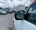 Білий Ленд Ровер Діскавері, об'ємом двигуна 3 л та пробігом 154 тис. км за 46990 $, фото 14 на Automoto.ua