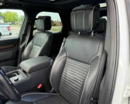 Білий Ленд Ровер Діскавері, об'ємом двигуна 3 л та пробігом 19 тис. км за 19900 $, фото 7 на Automoto.ua