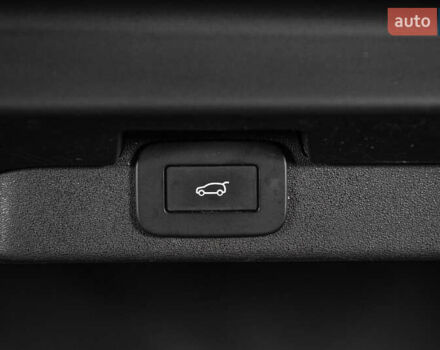 Белый Ленд Ровер Дискавери, объемом двигателя 2 л и пробегом 27 тыс. км за 53000 $, фото 24 на Automoto.ua