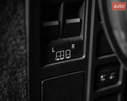 Белый Ленд Ровер Дискавери, объемом двигателя 2 л и пробегом 27 тыс. км за 53000 $, фото 21 на Automoto.ua