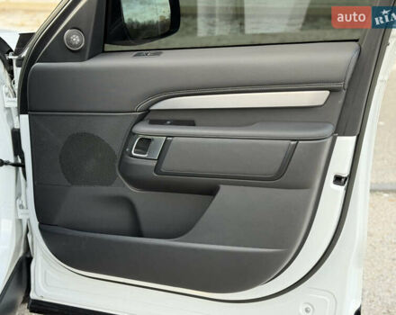 Білий Ленд Ровер Діскавері, об'ємом двигуна 3 л та пробігом 116 тис. км за 67500 $, фото 25 на Automoto.ua