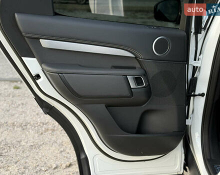 Білий Ленд Ровер Діскавері, об'ємом двигуна 3 л та пробігом 116 тис. км за 67500 $, фото 21 на Automoto.ua