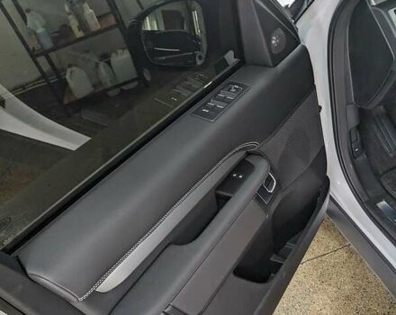 Білий Ленд Ровер Діскавері, об'ємом двигуна 3 л та пробігом 101 тис. км за 69500 $, фото 7 на Automoto.ua