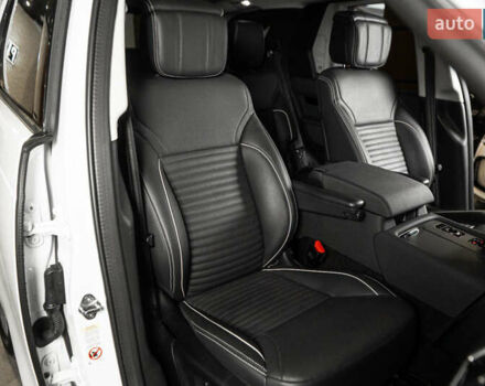 Білий Ленд Ровер Діскавері, об'ємом двигуна 2 л та пробігом 27 тис. км за 49900 $, фото 10 на Automoto.ua