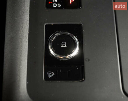 Белый Ленд Ровер Дискавери, объемом двигателя 2 л и пробегом 27 тыс. км за 53000 $, фото 20 на Automoto.ua