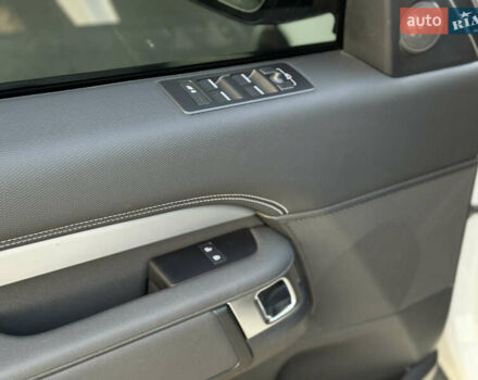 Білий Ленд Ровер Діскавері, об'ємом двигуна 3 л та пробігом 116 тис. км за 67500 $, фото 14 на Automoto.ua