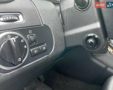 Бежевый Ленд Ровер Дискавери, объемом двигателя 3 л и пробегом 340 тыс. км за 16900 $, фото 15 на Automoto.ua