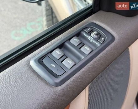 Бежевий Ленд Ровер Діскавері, об'ємом двигуна 3 л та пробігом 164 тис. км за 19000 $, фото 38 на Automoto.ua