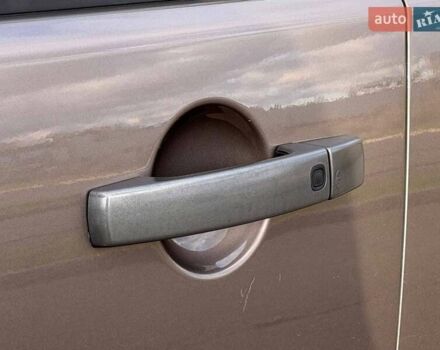 Бежевий Ленд Ровер Діскавері, об'ємом двигуна 3 л та пробігом 164 тис. км за 19000 $, фото 10 на Automoto.ua