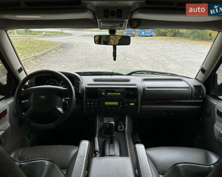 Черный Ленд Ровер Дискавери, объемом двигателя 2.5 л и пробегом 322 тыс. км за 9000 $, фото 7 на Automoto.ua
