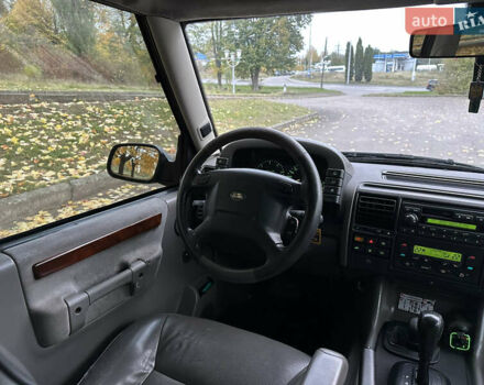 Черный Ленд Ровер Дискавери, объемом двигателя 2.5 л и пробегом 322 тыс. км за 9000 $, фото 6 на Automoto.ua