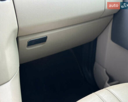 Чорний Ленд Ровер Діскавері, об'ємом двигуна 3 л та пробігом 264 тис. км за 16500 $, фото 45 на Automoto.ua