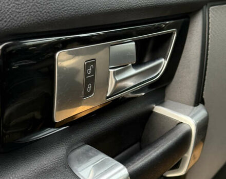 Чорний Ленд Ровер Діскавері, об'ємом двигуна 3 л та пробігом 129 тис. км за 23800 $, фото 51 на Automoto.ua