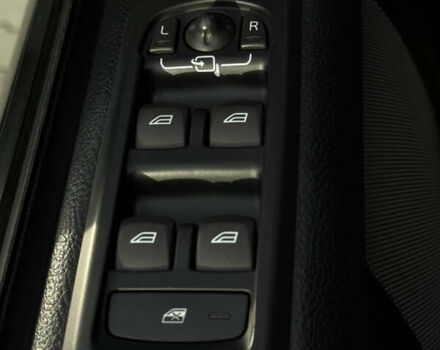 Чорний Ленд Ровер Діскавері, об'ємом двигуна 3 л та пробігом 129 тис. км за 23800 $, фото 50 на Automoto.ua