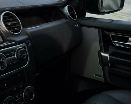 Чорний Ленд Ровер Діскавері, об'ємом двигуна 3 л та пробігом 129 тис. км за 23800 $, фото 58 на Automoto.ua