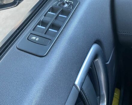 Черный Ленд Ровер Дискавери, объемом двигателя 2 л и пробегом 218 тыс. км за 19000 $, фото 8 на Automoto.ua