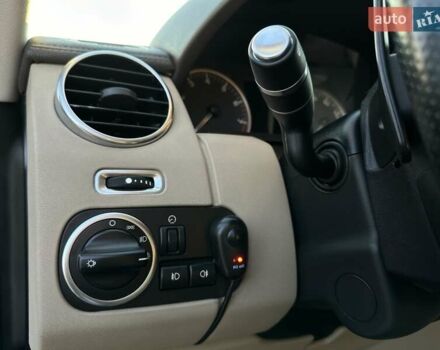 Красный Ленд Ровер Дискавери, объемом двигателя 3 л и пробегом 121 тыс. км за 22950 $, фото 25 на Automoto.ua