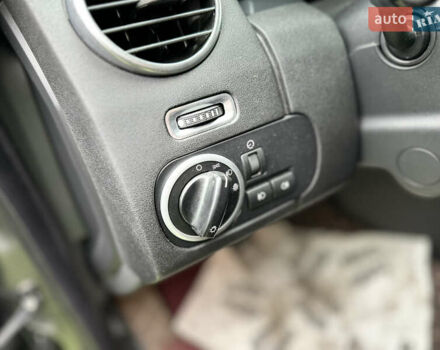 Серый Ленд Ровер Дискавери, объемом двигателя 2.99 л и пробегом 254 тыс. км за 15999 $, фото 34 на Automoto.ua