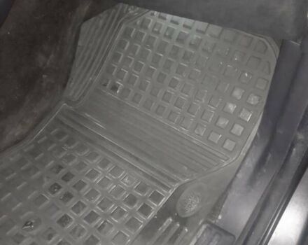 Серый Ленд Ровер Дискавери, объемом двигателя 3 л и пробегом 225 тыс. км за 17500 $, фото 14 на Automoto.ua