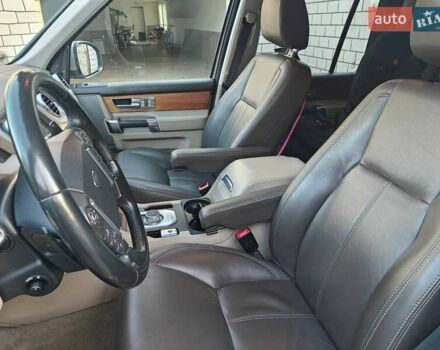 Сірий Ленд Ровер Діскавері, об'ємом двигуна 2.99 л та пробігом 177 тис. км за 26500 $, фото 16 на Automoto.ua