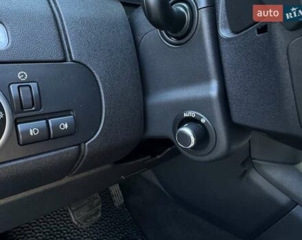 Серый Ленд Ровер Дискавери, объемом двигателя 2.99 л и пробегом 150 тыс. км за 28500 $, фото 23 на Automoto.ua