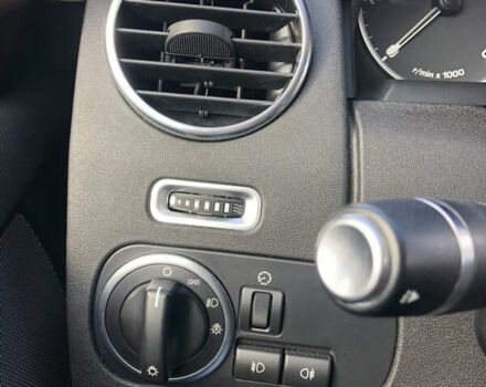 Серый Ленд Ровер Дискавери, объемом двигателя 2.99 л и пробегом 252 тыс. км за 25525 $, фото 23 на Automoto.ua