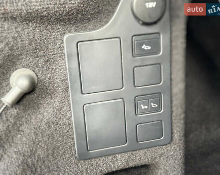 Серый Ленд Ровер Дискавери, объемом двигателя 3 л и пробегом 164 тыс. км за 25000 $, фото 19 на Automoto.ua