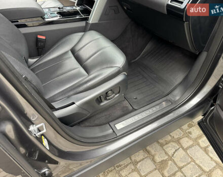 Сірий Ленд Ровер Діскавері, об'ємом двигуна 2 л та пробігом 93 тис. км за 28750 $, фото 50 на Automoto.ua