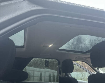 Серый Ленд Ровер Дискавери, объемом двигателя 2 л и пробегом 180 тыс. км за 27000 $, фото 2 на Automoto.ua