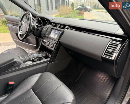 Серый Ленд Ровер Дискавери, объемом двигателя 3 л и пробегом 98 тыс. км за 29500 $, фото 24 на Automoto.ua